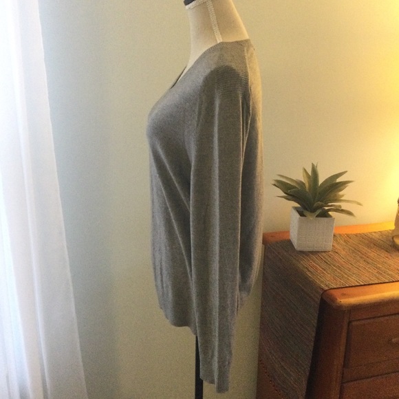 Banana Republic- Fine Merino Wool Sweater. Size M - Picture 4 of 8
